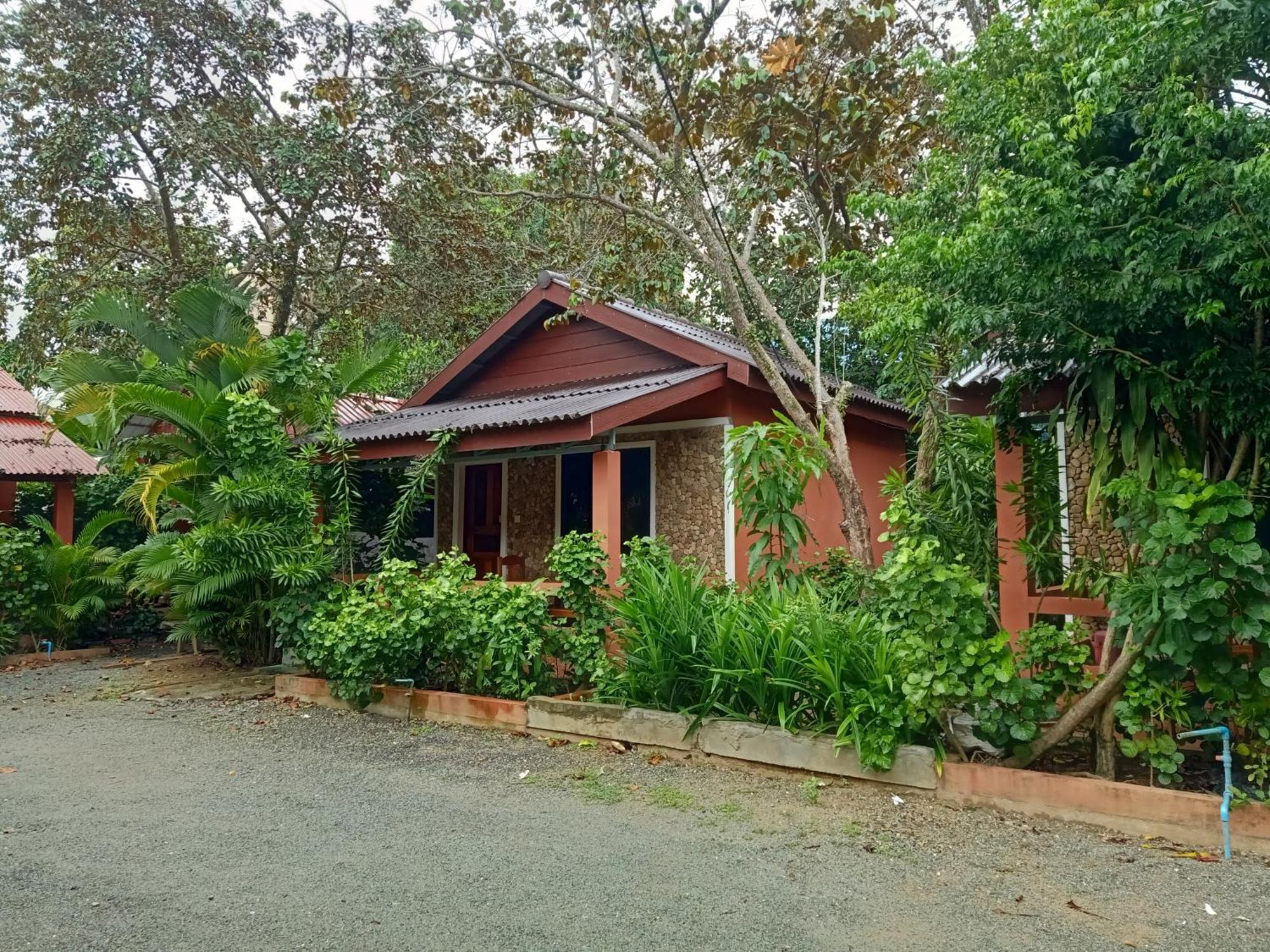 白马市 Pina House酒店 外观 照片
